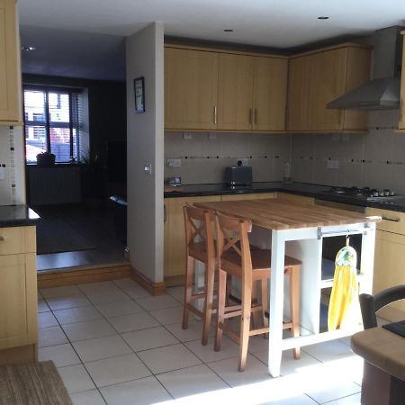 6 Beili Priory Apartment Abergavenny ภายนอก รูปภาพ