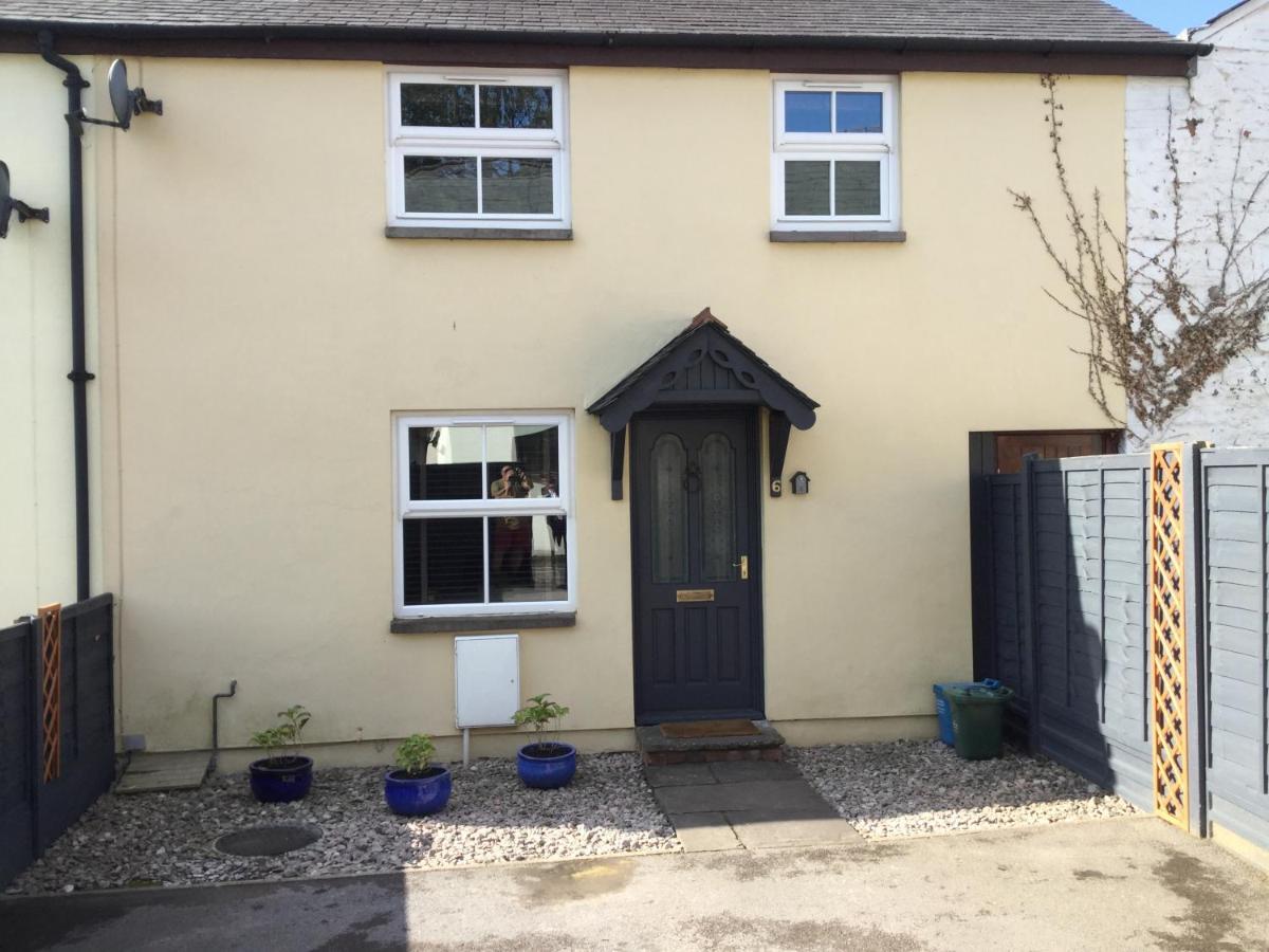 6 Beili Priory Apartment Abergavenny ภายนอก รูปภาพ