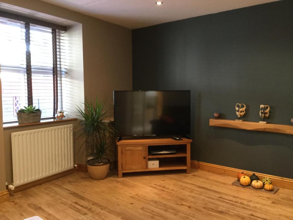 6 Beili Priory Apartment Abergavenny ภายนอก รูปภาพ
