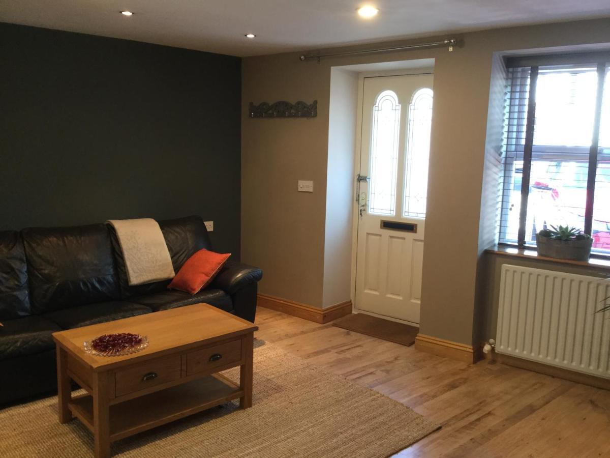 6 Beili Priory Apartment Abergavenny ภายนอก รูปภาพ