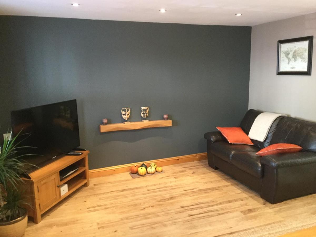 6 Beili Priory Apartment Abergavenny ภายนอก รูปภาพ