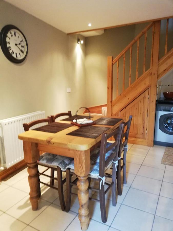 6 Beili Priory Apartment Abergavenny ภายนอก รูปภาพ