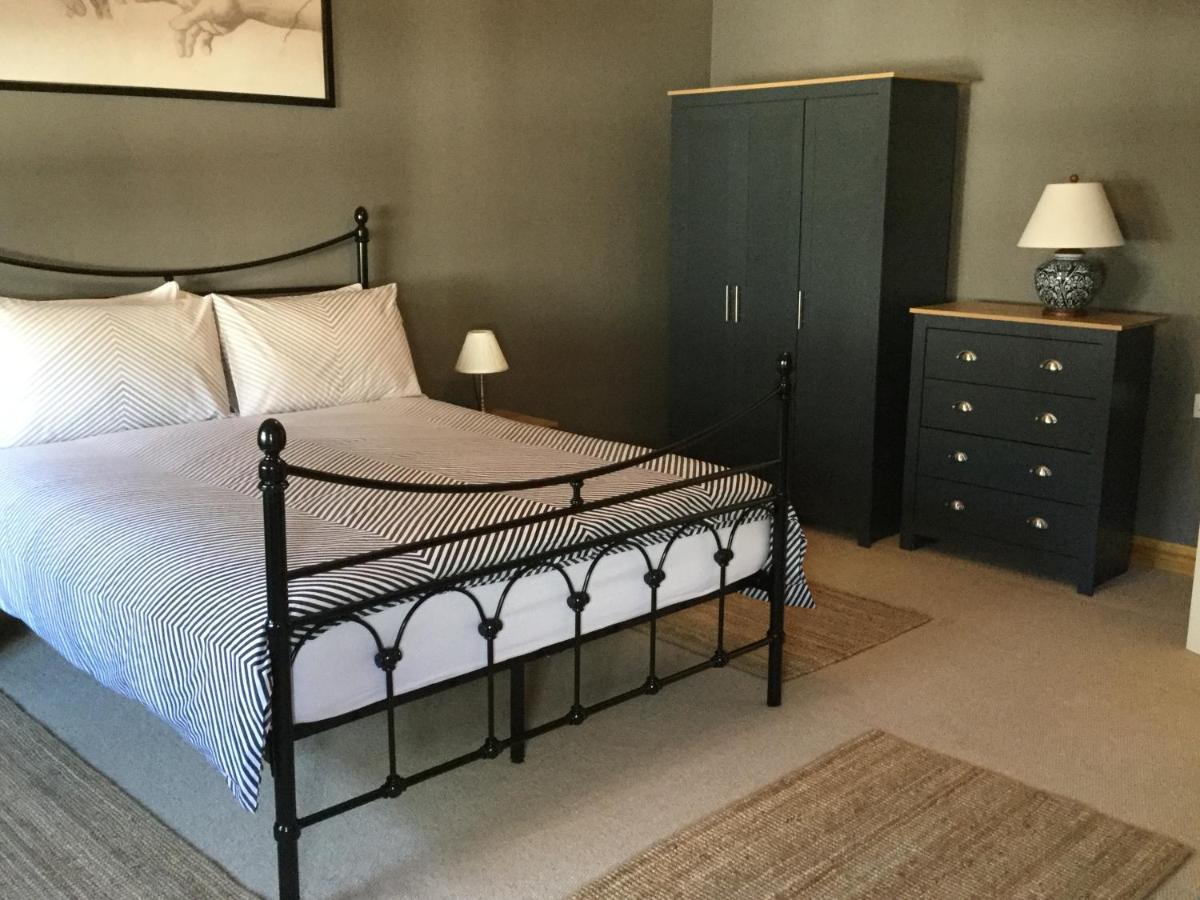 6 Beili Priory Apartment Abergavenny ภายนอก รูปภาพ