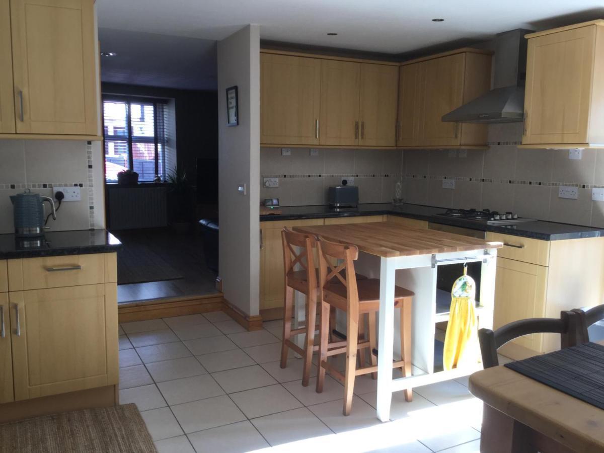 6 Beili Priory Apartment Abergavenny ภายนอก รูปภาพ