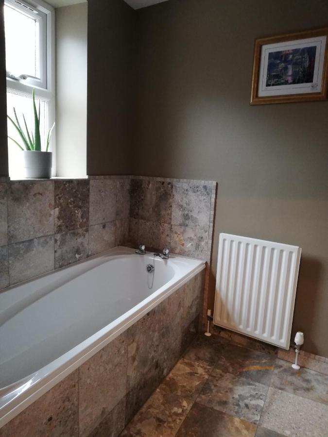 6 Beili Priory Apartment Abergavenny ภายนอก รูปภาพ